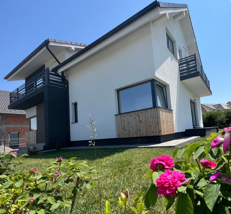 Casă single în Cristian, Sibiu - 4 Camere, 2 Terase, Teren 486 – fotografia 3 din 41