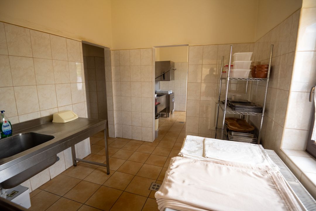 Hotel Miky Arad de vanzare | Investitie cu utilizari multiple | 42 camere cazare – fotografia 42 din 66