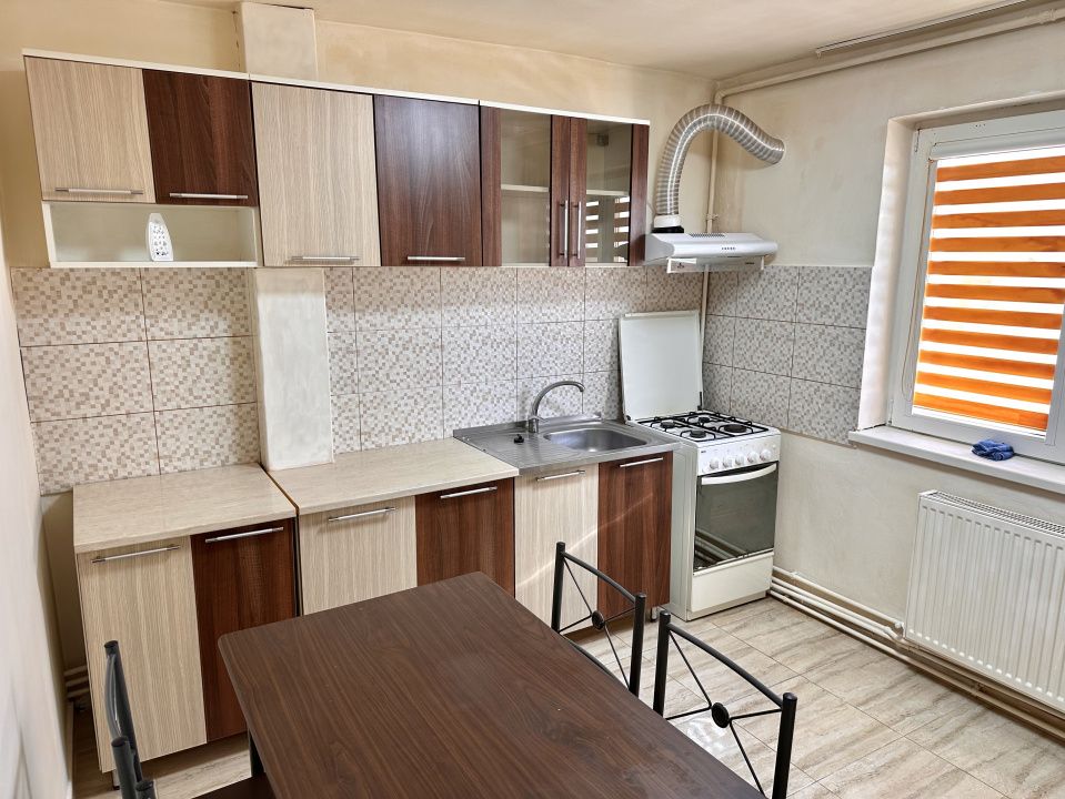 DE INCHIRIAT I GARSONIERA I DECOMANDATA I ETAJ 1 I 40 MP I – fotografia 2 din 8
