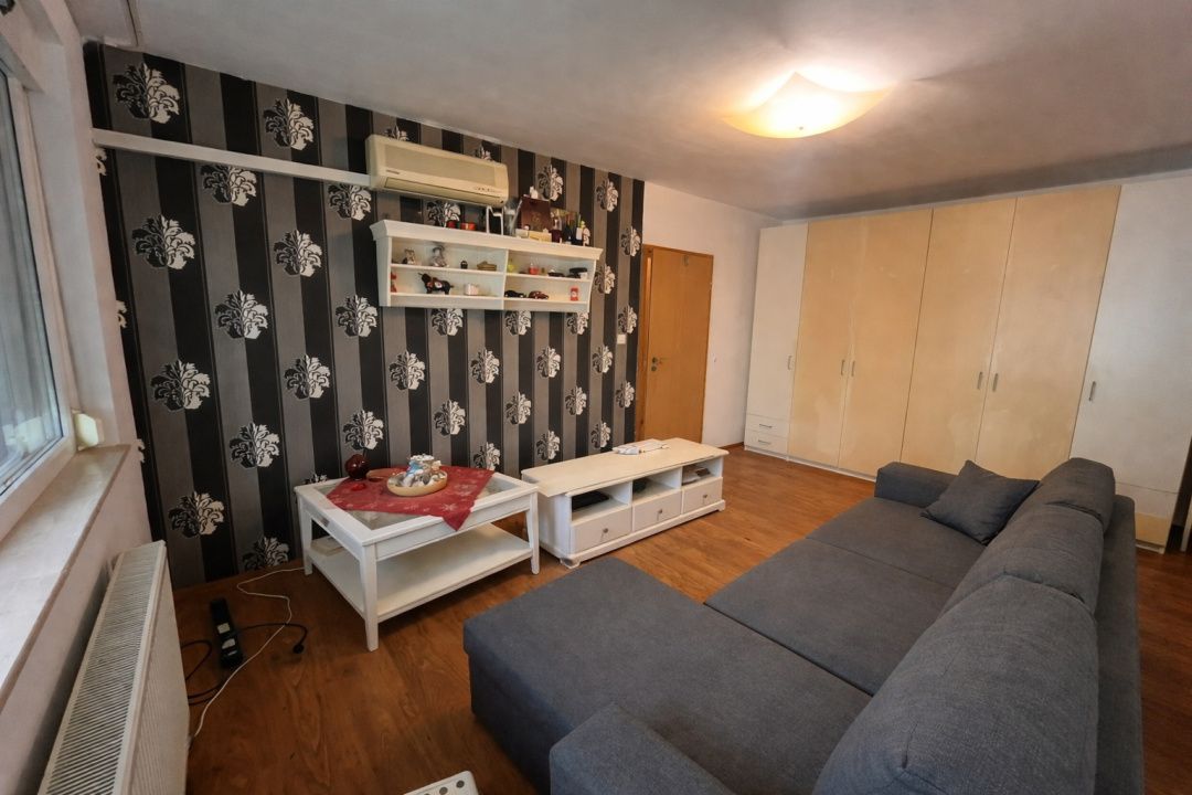 Apartament 2 camere, semidecomandat, cartier Brazda lui Novac, zona piata – fotografia 1 din 6
