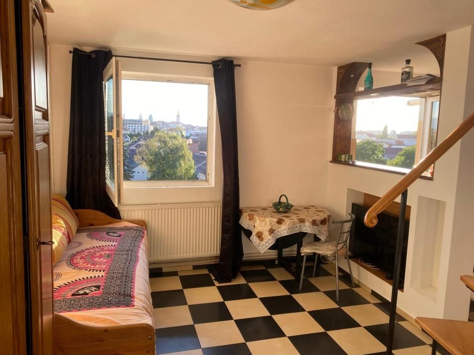 Apartament la mansarda zona centrala – fotografia 4 din 15