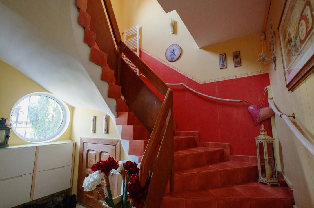 Apartament 4 camere în casă tip elvetian, cu teren propriu, garaj și grădină – fotografia 2 din 31