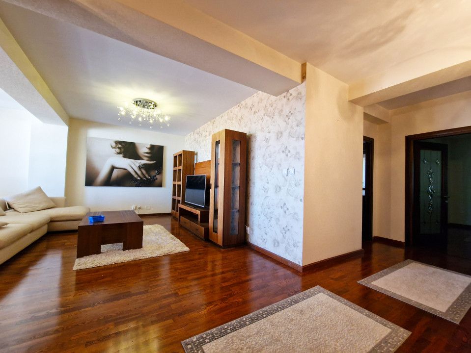 De închiriat Apartament de 3 Camere, Vedere la Mare, în Centru, 180mp utili. – fotografia 3 din 14