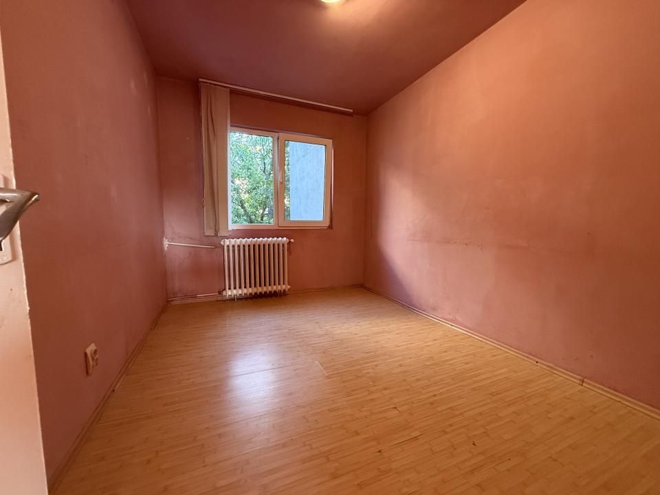 Apartament 3 camere, etaj 2, semidecomandat - Piata Doina – fotografia 1 din 9