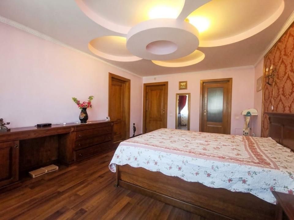 Casa de vanzare cu 4 camere, cartier Grigorescu, Oradea – fotografia 2 din 23