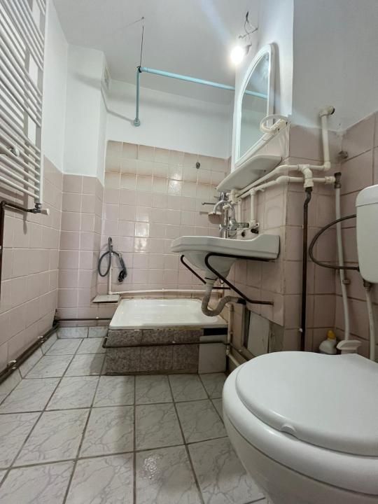 Vanzare 2 camere curat liber decomandat et 3 central Gaesti – fotografia 11 din 16