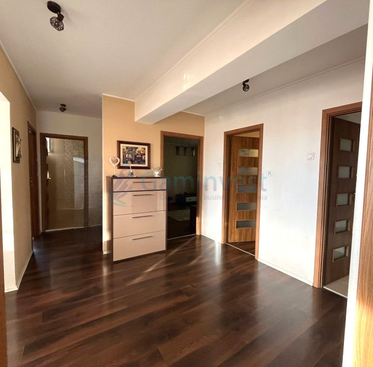 Apartament de vanzare in Oradea cu 4 camere, Splaiul Crișanei – fotografia 2 din 13