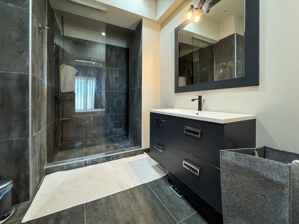 Apartament 3 camere de închiriat in Mamaia | Vedere frontală la mare | Parcare – fotografia 12 din 14