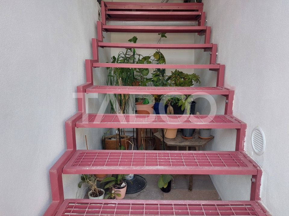 Casa de vanzare 3 camere 2 bucatarii 3 bai teren 340 mp Cisnadie – fotografia 32 din 36