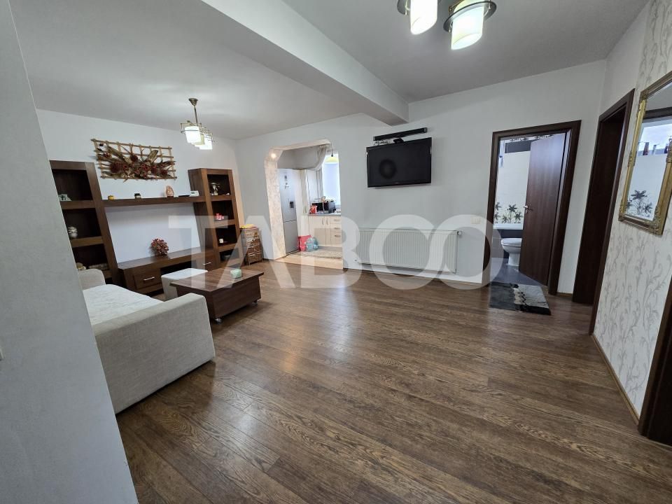 Apartament 3 camere decomandat mobilat balcon parcare Turnisor Sibiu – fotografia 1 din 13