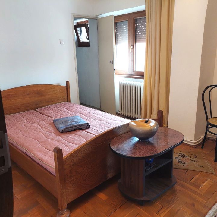 Apartament 3 camere decomandat Cetate 2 bai utilat si mobilat complet – fotografia 4 din 10