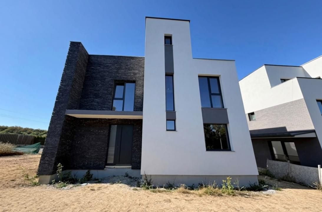 Casă cu terasă panoramică de 120 mp, 4 dormitoare și 4 băi – zona cartier Europa – fotografia 1 din 11