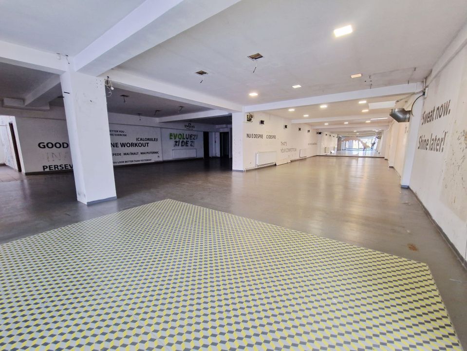 Spatiu comercial versatil, pe strada Plopilor – fotografia 1 din 9
