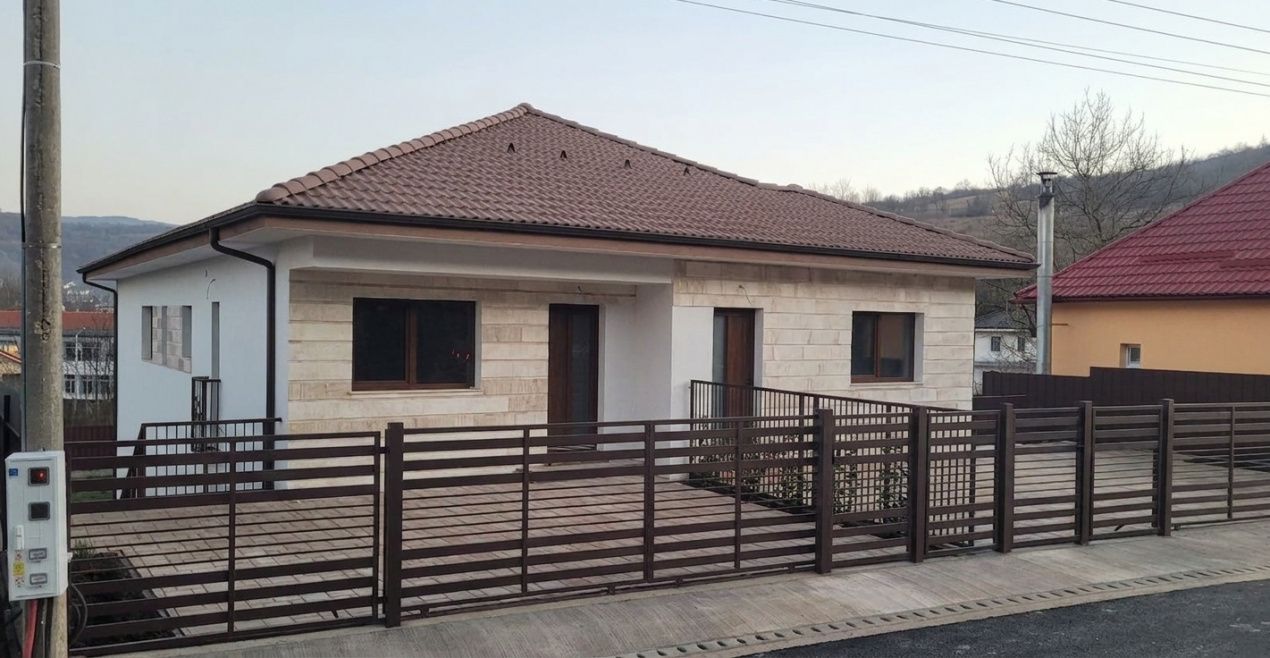Duplex 4 camere, 120 mp, 300 mp teren, parcare, zona Tauti! – fotografia 1 din 5
