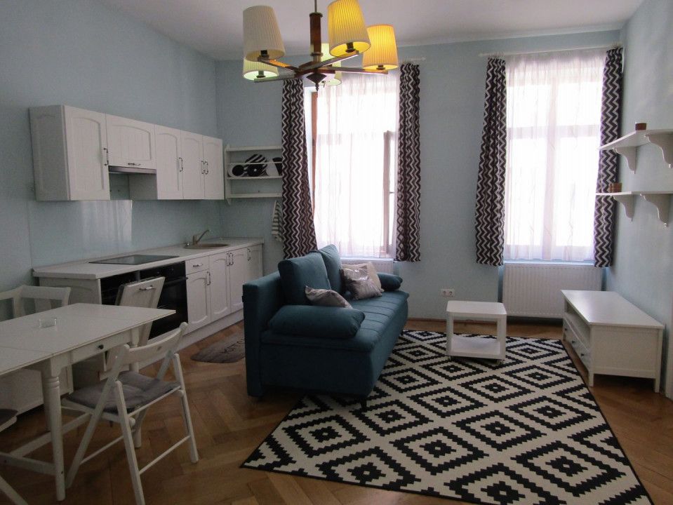 Apartament cu 2 camere in zona ultracentrala – fotografia 1 din 13