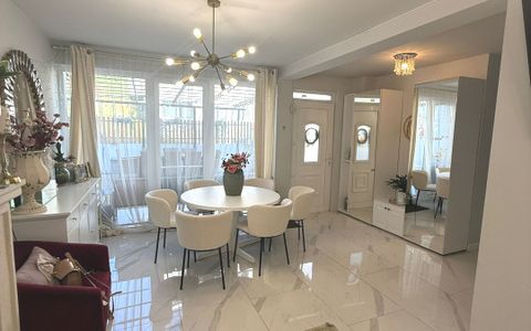 Casa cuplata, 175 mp utili + 250 teren, situata la liziera padurii in Floresti