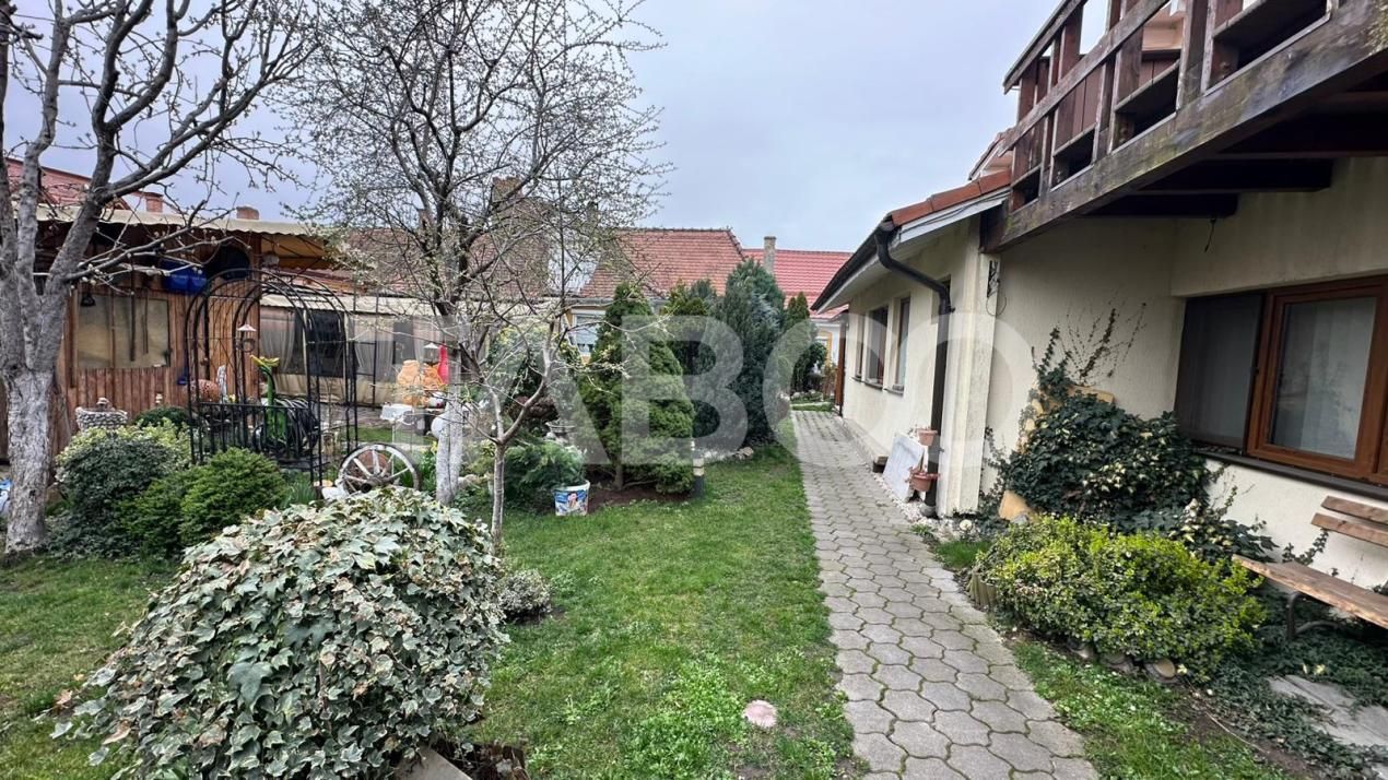 Casa cu acces auto cu 2 apartamente separate garaj  Piata Cluj Sibiu – fotografia 2 din 19