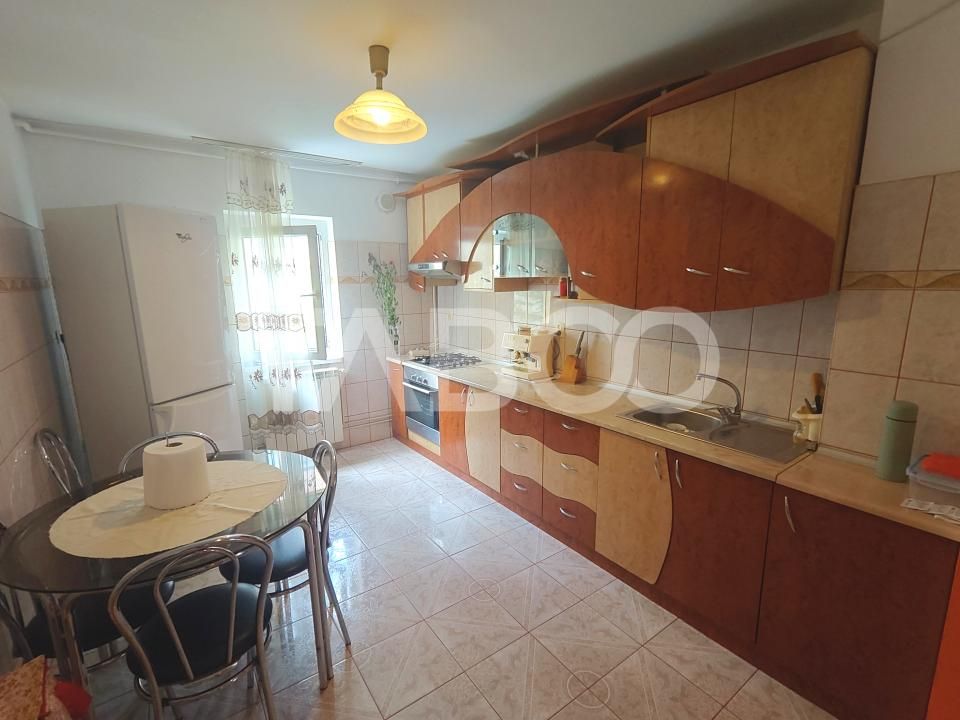 Apartament 4 camere 2 bai 2 balcoane -pivnita - etaj 1 - zona Turnisor – fotografia 6 din 11