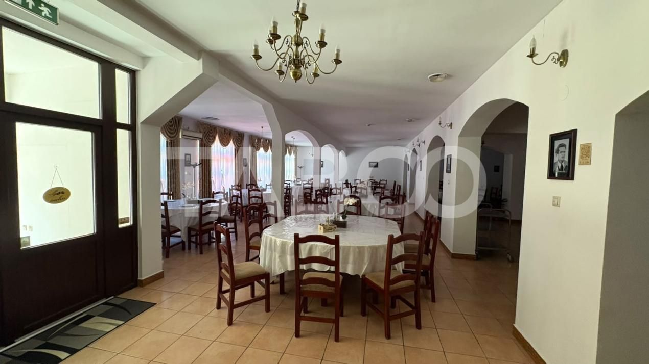 Pensiune de vanzare 36 camere restaurant terasa piscina in Rasinari – fotografia 1 din 9