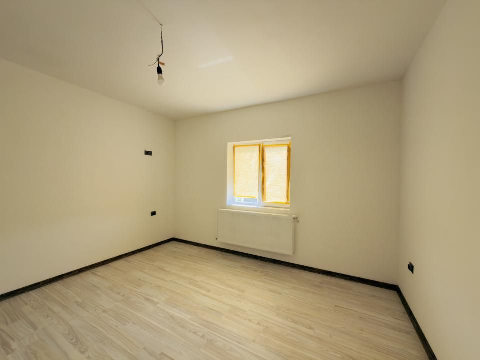 Duplex despartit prin camera tehnica, 3 camere - Beregsau Mare – fotografia 14 din 21
