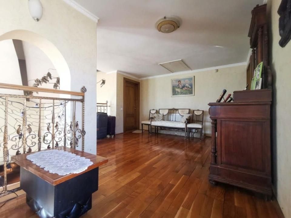 Casa de vanzare cu 4 camere, cartier Grigorescu, Oradea – fotografia 8 din 23