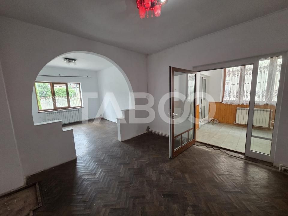 Casa 4 camere de vanzare zona Negoiu singur in curte – fotografia 4 din 12