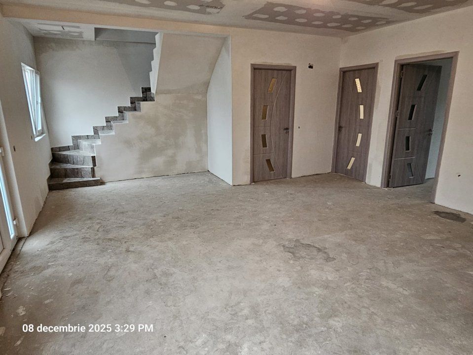 Vila in centrul localitatii Lumina – fotografia 3 din 7