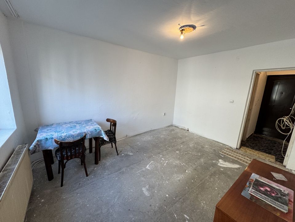 Garsonieră de vânzare | etaj 2 | Dragoș vodă | necesită renovare – fotografia 2 din 5