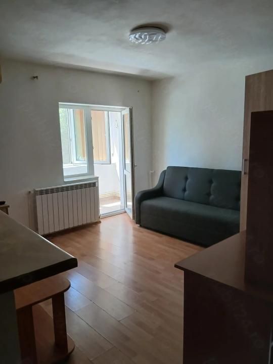 Garsonieră Zona Km 4 – fotografia 4 din 10
