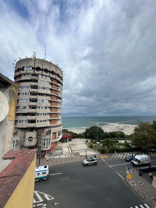 Exclusivitate - Apartament 2 camere vedere spectaculoasă la mare | Zona Modern – fotografia 1 din 11