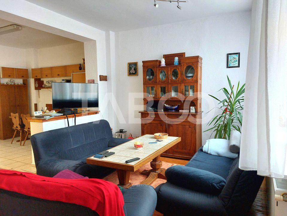 Casa si curte pretabila pentru 2 familii 980 mp teren liber Cisnadie – fotografia 5 din 32