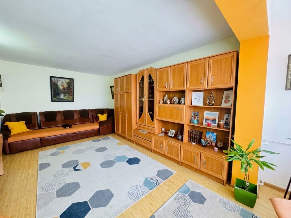 Apartament 3 camere de vanzare - zona Brotacei, Tomis Nord – fotografia 3 din 12
