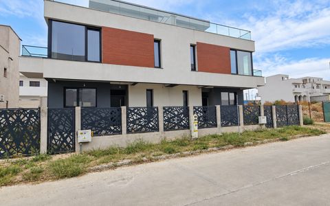 Vila cu vedere la lac, aproape de Școala Spectrum – Ovidiu Sud