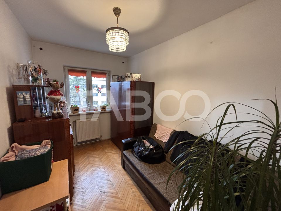 Apartament decomandat 3 camere de vanzare etaj 2   Valea Aurie – fotografia 12 din 14