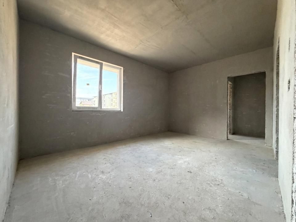 Apartament cu 3 camere, decomandat, 81mp utili, gradina 70mp-Giroc – fotografia 1 din 8