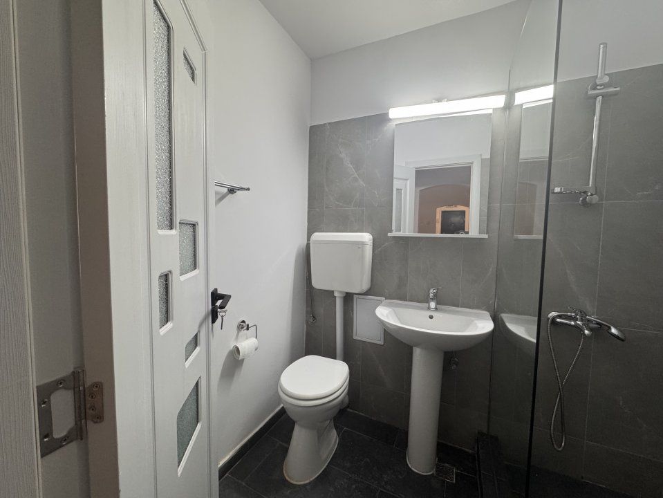 3 Camere | 63 MP | RENOVAT | PARTER ÎNALT | SĂLĂJAN – JEAN STERIADI | 114.000 E – fotografia 13 din 15