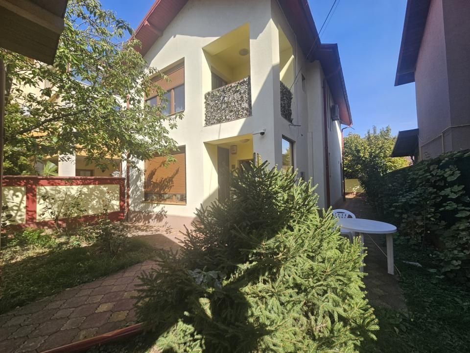 Casa familiei tale lângă Bulevardul Castanilor – fotografia 1 din 17