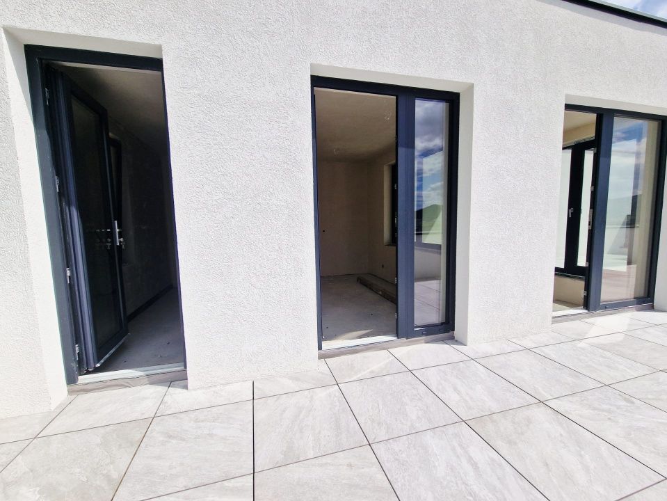 Casa exclusivista cu terasa si vedere panoramica – fotografia 18 din 27