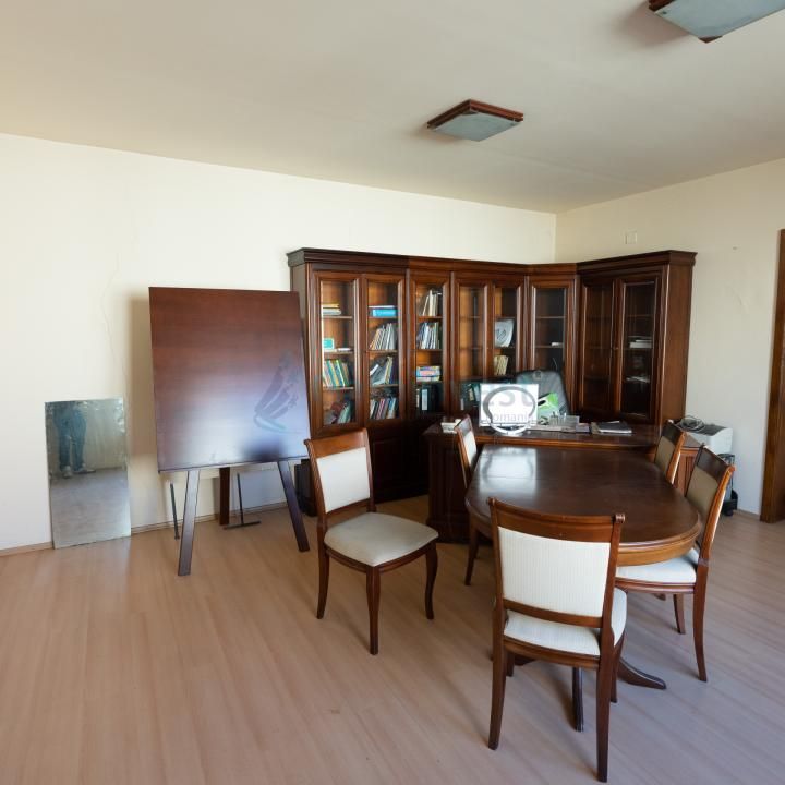 Cladire de inchiriat in Oradea, 382 mp cu 3 nivele, multifunctionala – fotografia 26 din 29