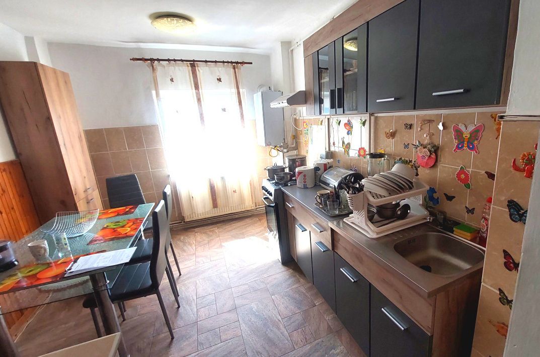 OCAZIE! Apartament 4 camere decomandat Cetate 2 bai 90 mp cu balcon si pivnita! – fotografia 5 din 10