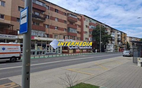 Spatiu comercial 30 mp Alba Iulia Cetate cu vad pietonal intens finisat