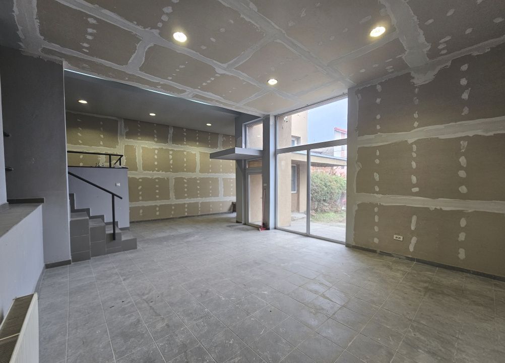 Spatiu comercial cu inaltime mare si curte proprie in Manastur – fotografia 2 din 12