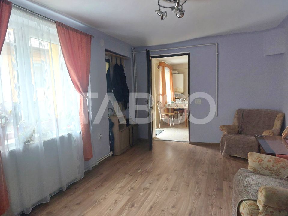 Apartament la casa 119 mpu 5 camere 2 bucatarii 3 bai gradina Cisnadie – fotografia 4 din 19