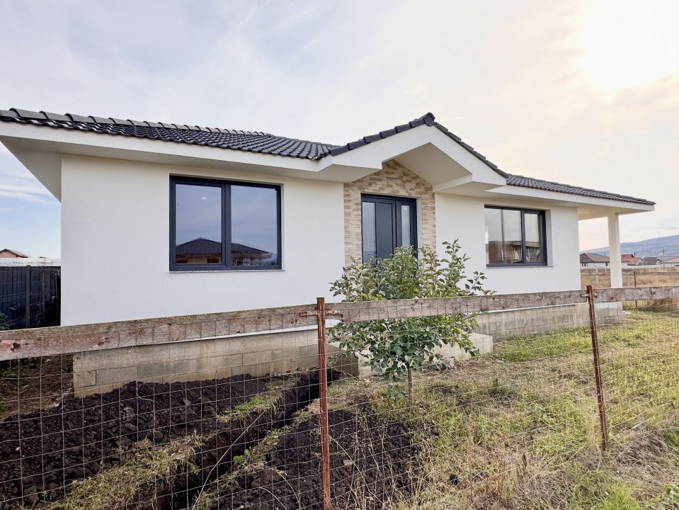 CASA NOUA PE UN NIVEL COCHETA I 75 MP I ALBA IULIA ZONA MICESTI I – fotografia 1 din 13