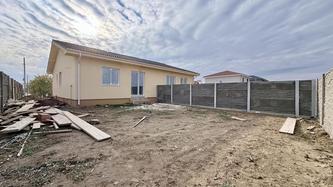Duplex pe parter 3 camere toate utilitatile Mosnita Noua – fotografia 1 din 16