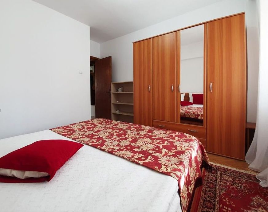 Apartament 3 camere de închiriat în zona Tomis II – mobilat și utilat complet – fotografia 2 din 9