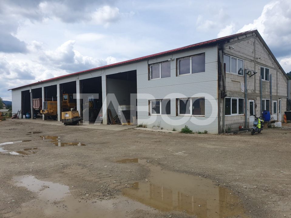 Teren si hala 42.000 mp + zona administrativa la 7 minute de Fagaras – fotografia 1 din 11