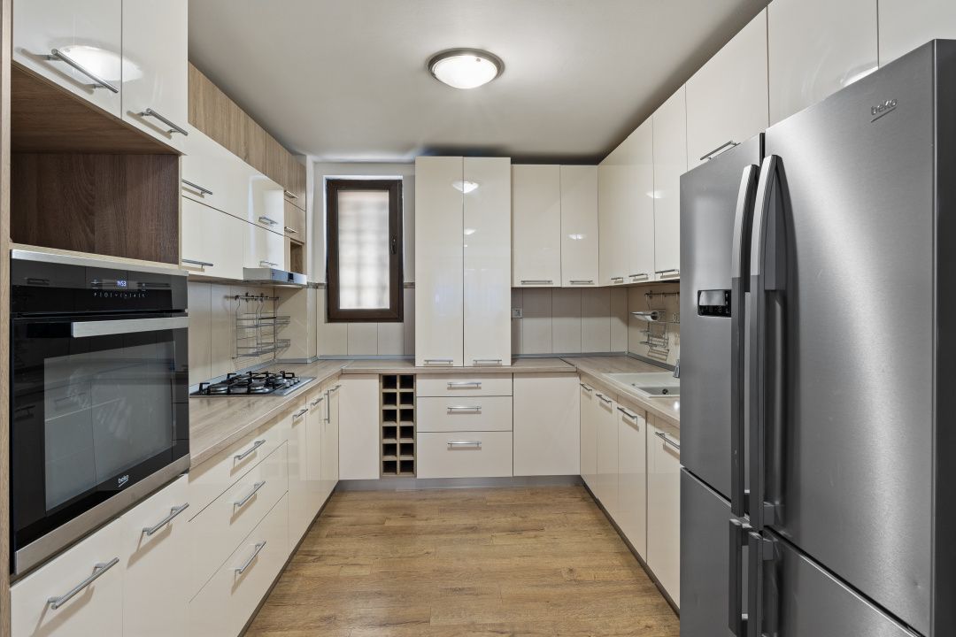 Vila spațioasă 5 camere, 5 băi, Garaj 2 mașini, Zona Primo – poziție excelentă – fotografia 3 din 31