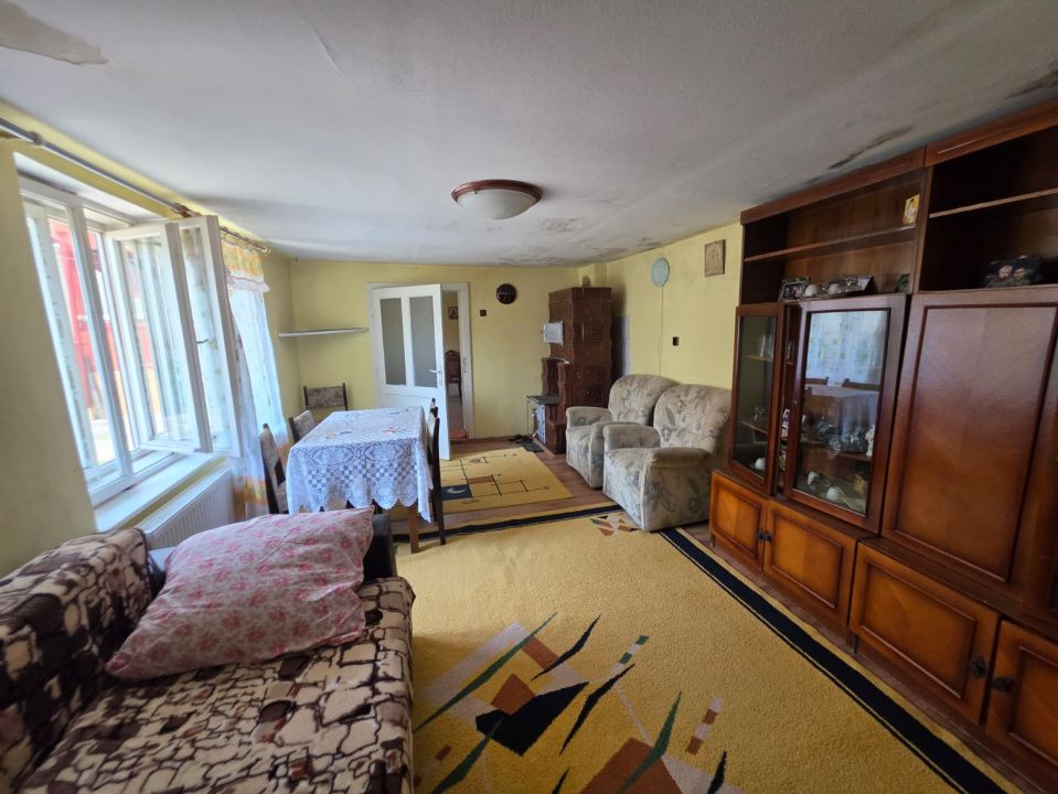 Casa la tara, Apoldul de Sus, 4 camere dormitoare, anexe, pivnita, teren 1200 mp – fotografia 26 din 43