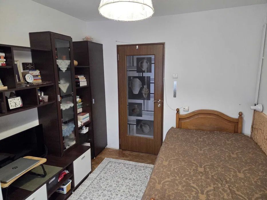 Apartament cu 4 camere, decomandat, cu boxă – Mănăștur, Aleea Negoiu – fotografia 2 din 8